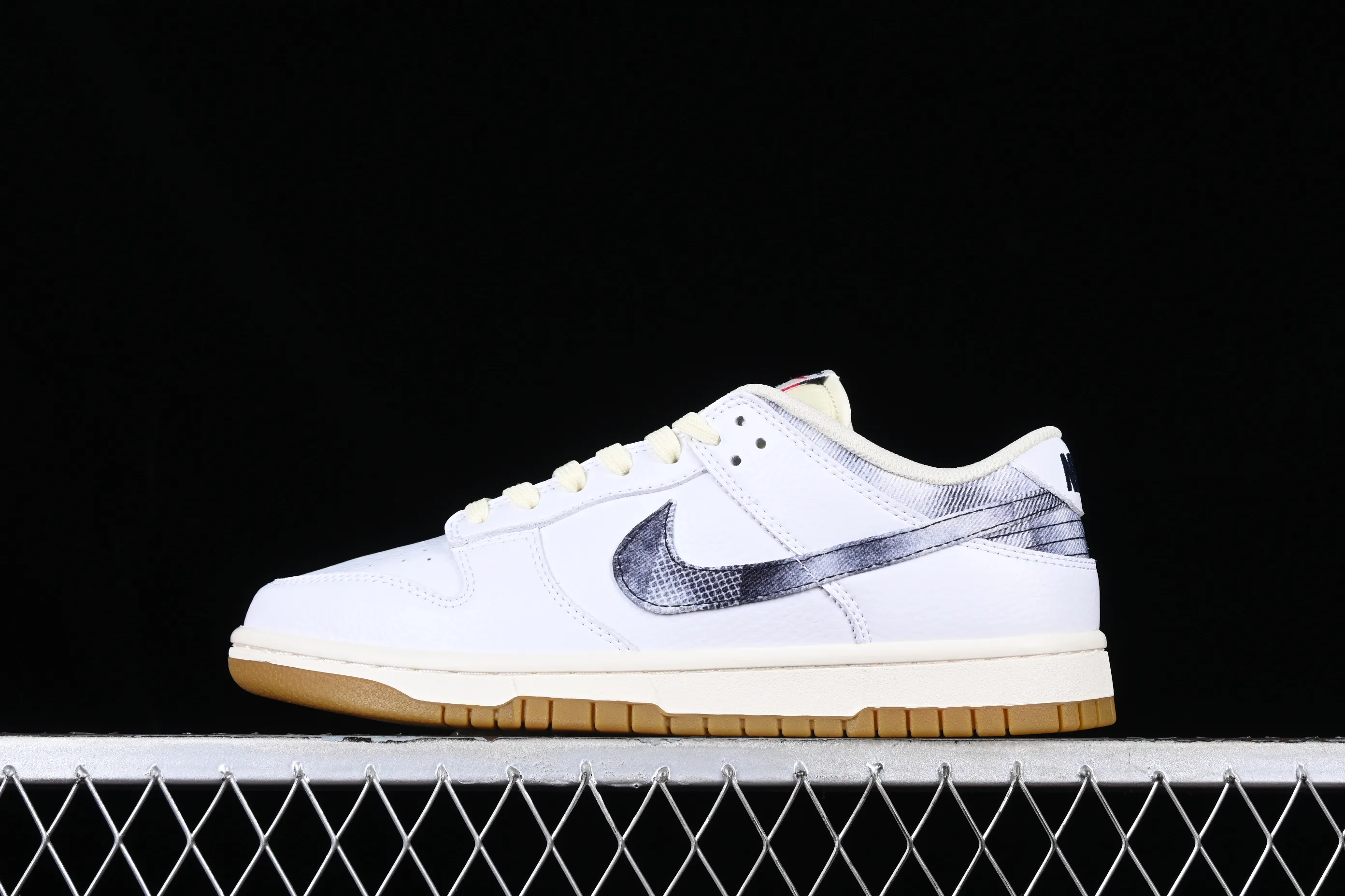 All categories Nk SB Dunk series Nk SB Dunk Low low-top sneakers Nk Dunk Low "Washed Denim" washed denim SB dunk series low-top casual sports skateboard shoes FN6881-100